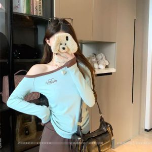 Korean Green Off-Shoulder T-Shirt Women 2026 Fall Slim Fit Long Sleeve Top